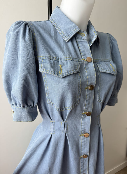 Robe boutonnée en denim à manches bouffantes