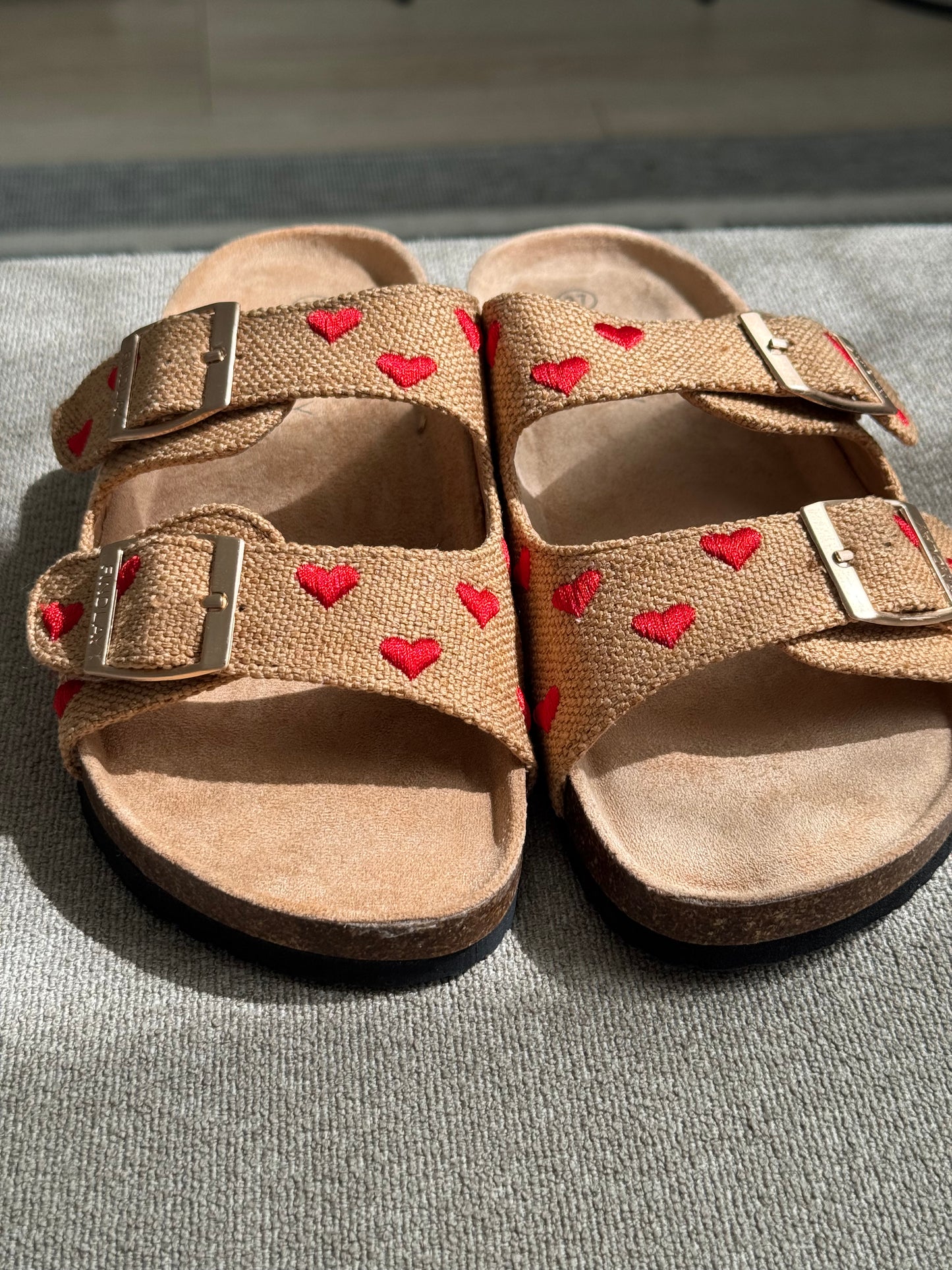 Magnifique mules avec des motifs ❤️