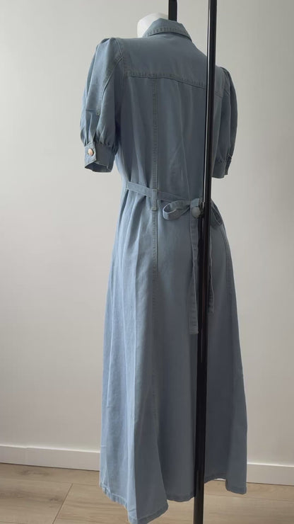 Robe boutonnée en denim à manches bouffantes